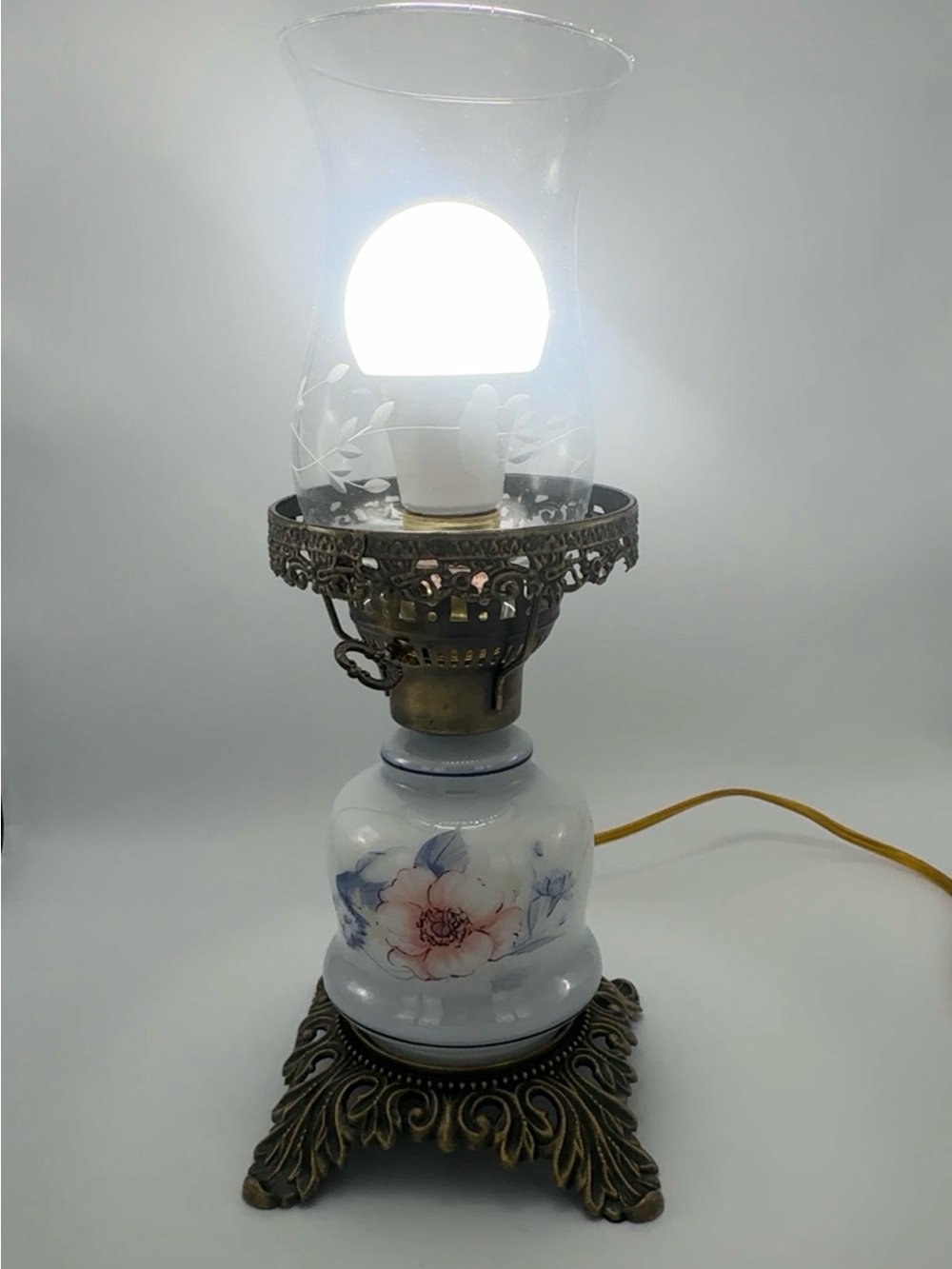 Victorian Style Electric Hurricane Parlor Table Lamp Blue‎ Floral Glass Vtg Look